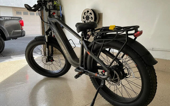 Hovsco-bike-at-garage