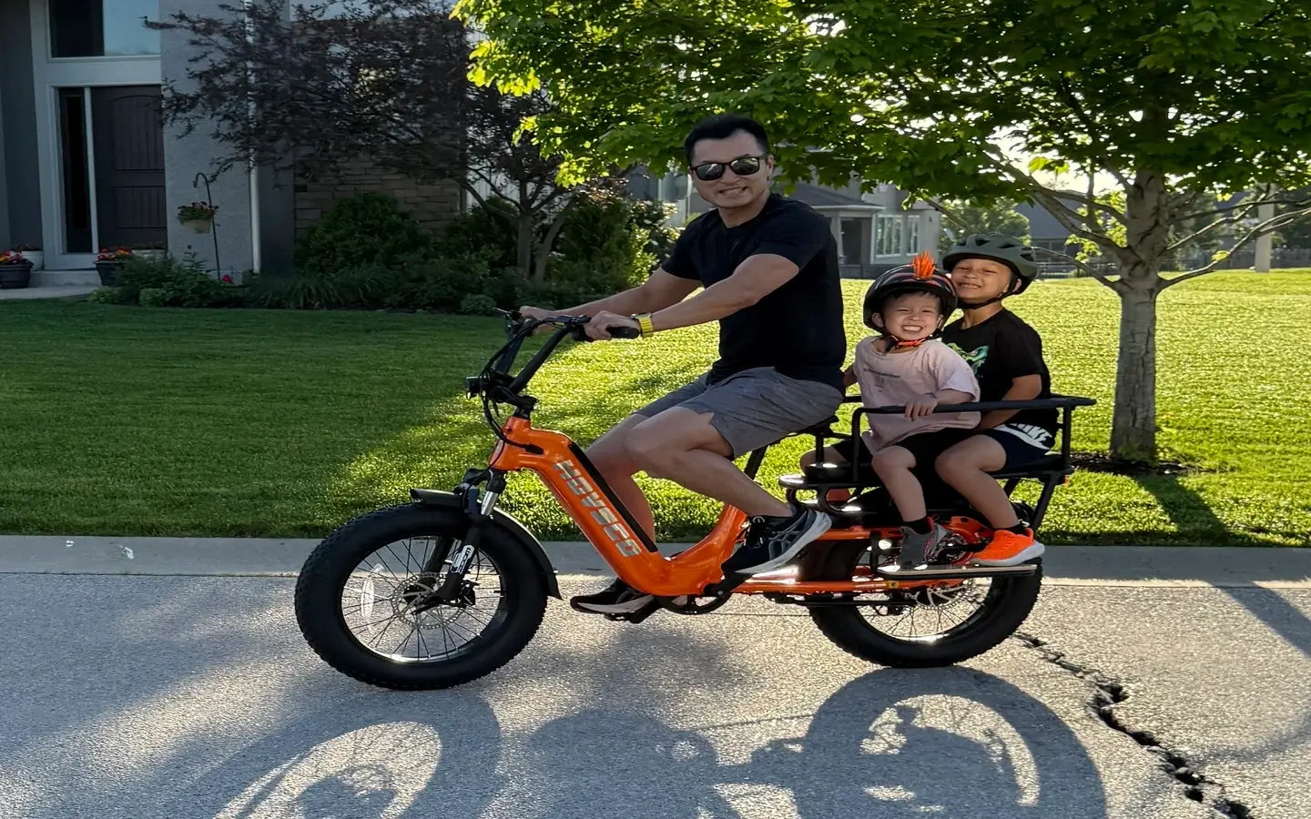 How Does an Electric Bike with Throttle Work and Why Choose One?