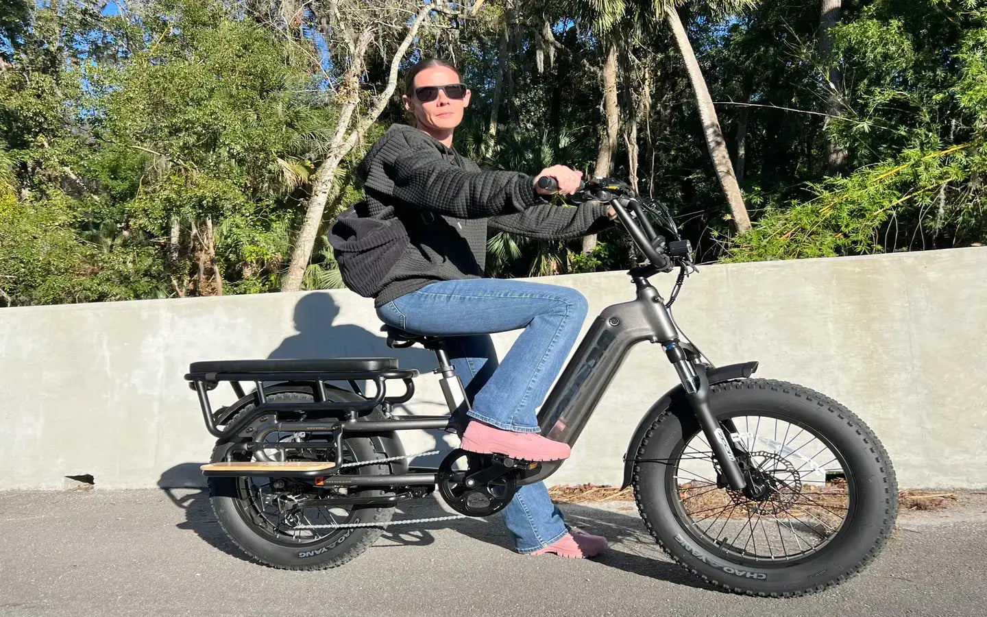 What makes a 1000W electric moped the top choice for modern riders?