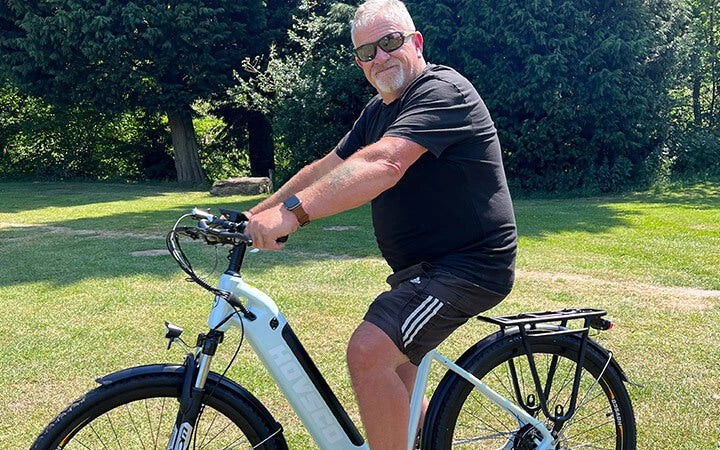 Grey-haired-man-with-hovsco-ebike