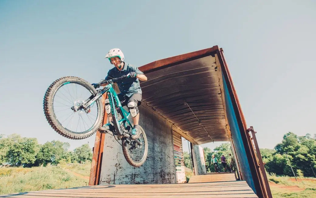 How to Choose the Right Bike Light: The Ultimate Guide HOVSCO