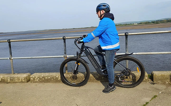 Hovsco-ebike-by-the-sea