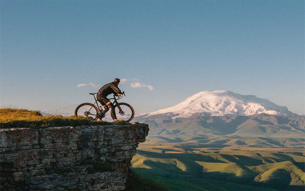 What is the major difference about hiking on foot and riding a e-bike ? HOVSCO